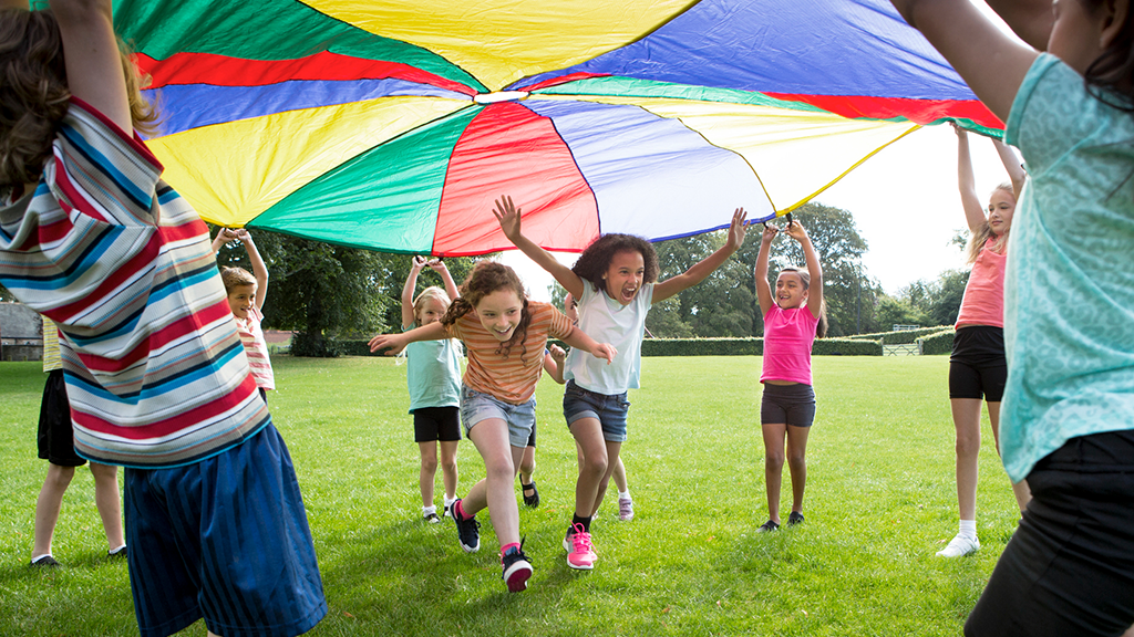 Children playing under parachute - Sanford fit